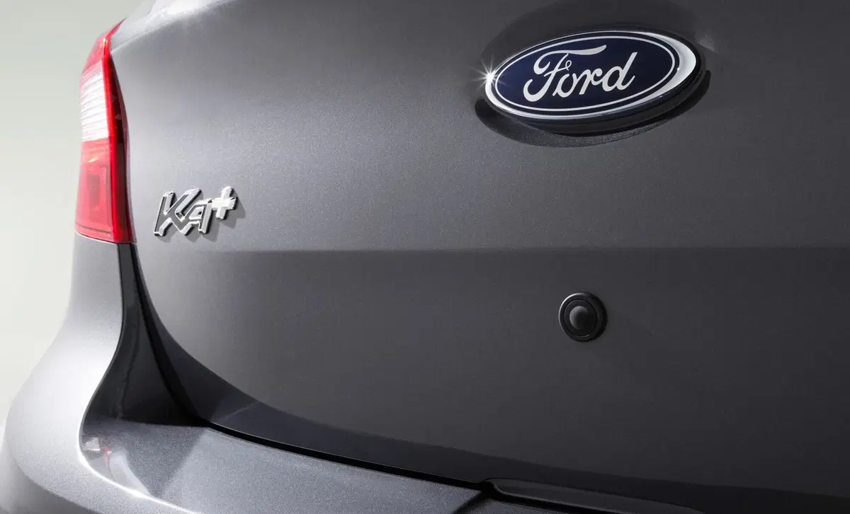 Ford Ka+ 1.2 Ti-VCT 85CV Black & White - Black (25)