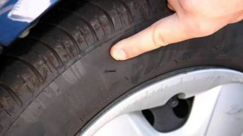 Auto "ferma in quarantena&rdquo; e rischio appiattimento gomme: consigli, miti e verit&agrave; sugli pneumatici che si deformano stando fermi a lungo
