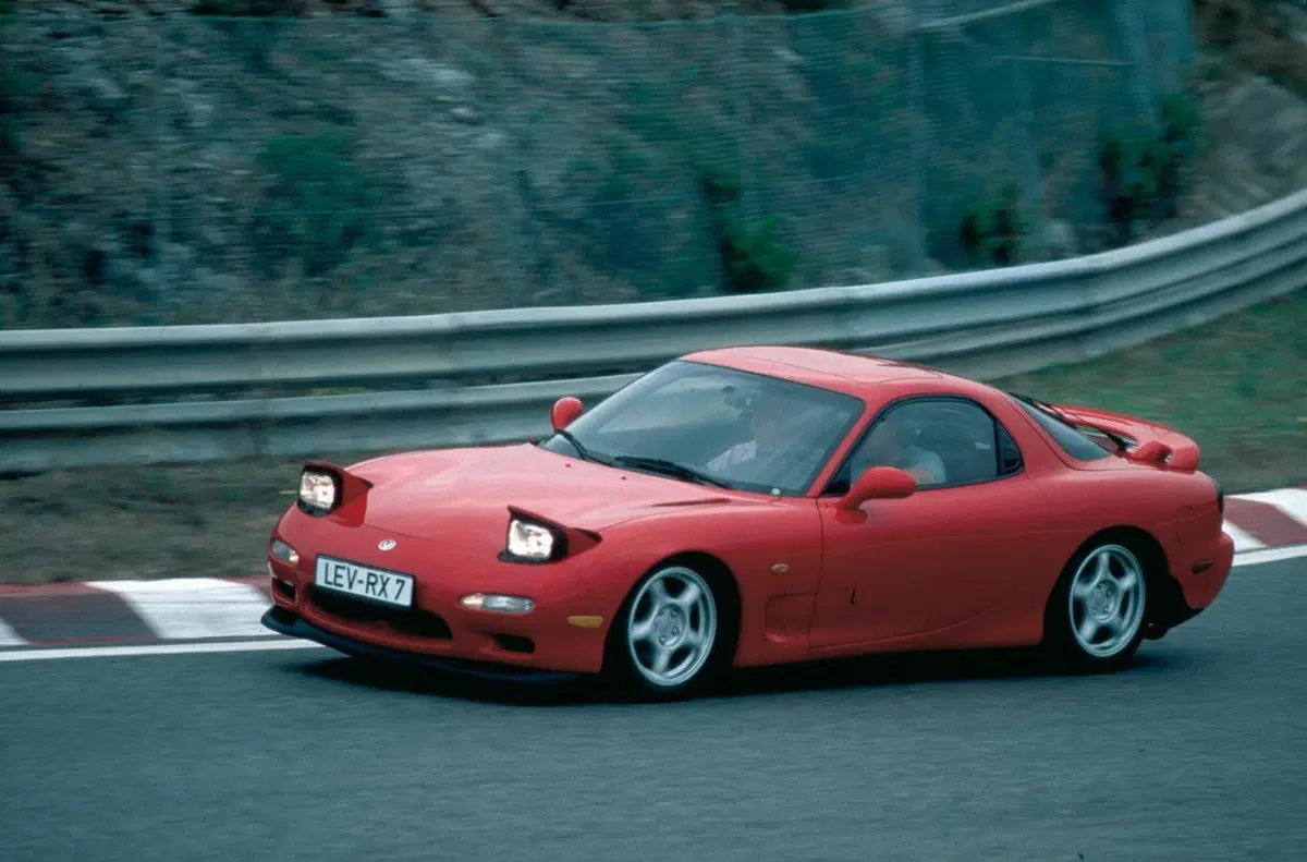 Il leggendario Wankel Mazda: dalla prima RX-7 (1978) alla RX-8, con il successo della 787B (8)