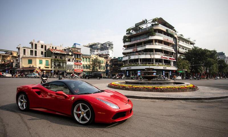 F1, il circuito di Hanoi percorso con una Ferrari 488 GTB