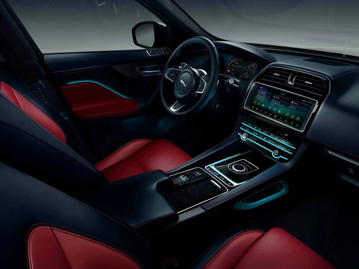 Jaguar F-Pace 3.0d i6 mhev R-Dynamic SE 90th Anniversary Edition awd 300cv auto (58)