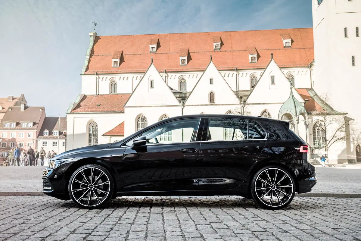 Volkswagen Golf VIII, arrivano i cerchi da 20" firmati ABT