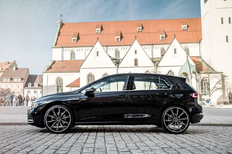 Volkswagen Golf VIII, arrivano i cerchi da 20" firmati ABT