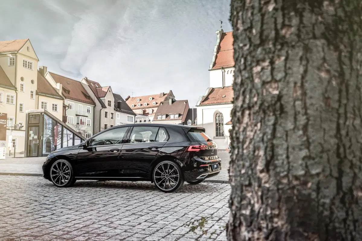 Volkswagen Golf VIII, arrivano i cerchi da 20' firmati ABT (4)