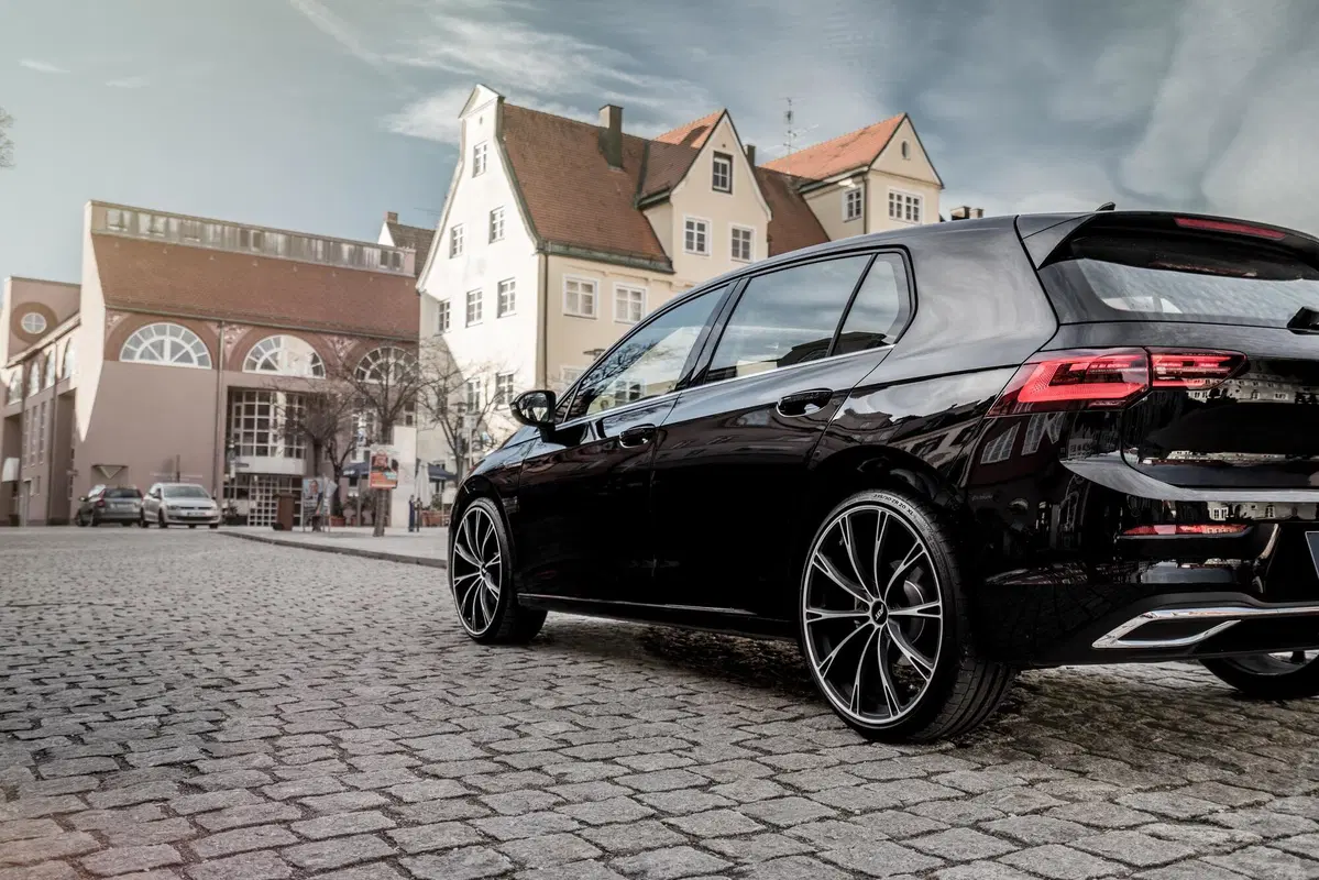 Volkswagen Golf VIII, arrivano i cerchi da 20' firmati ABT (6)