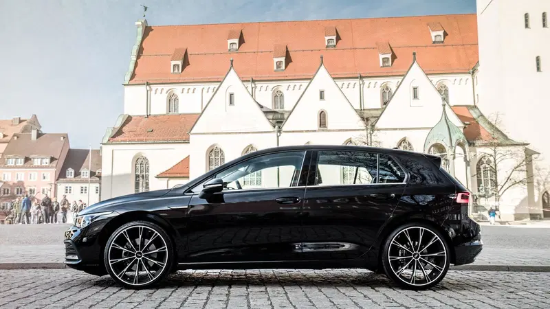 Volkswagen Golf VIII, arrivano i cerchi da 20" firmati ABT
