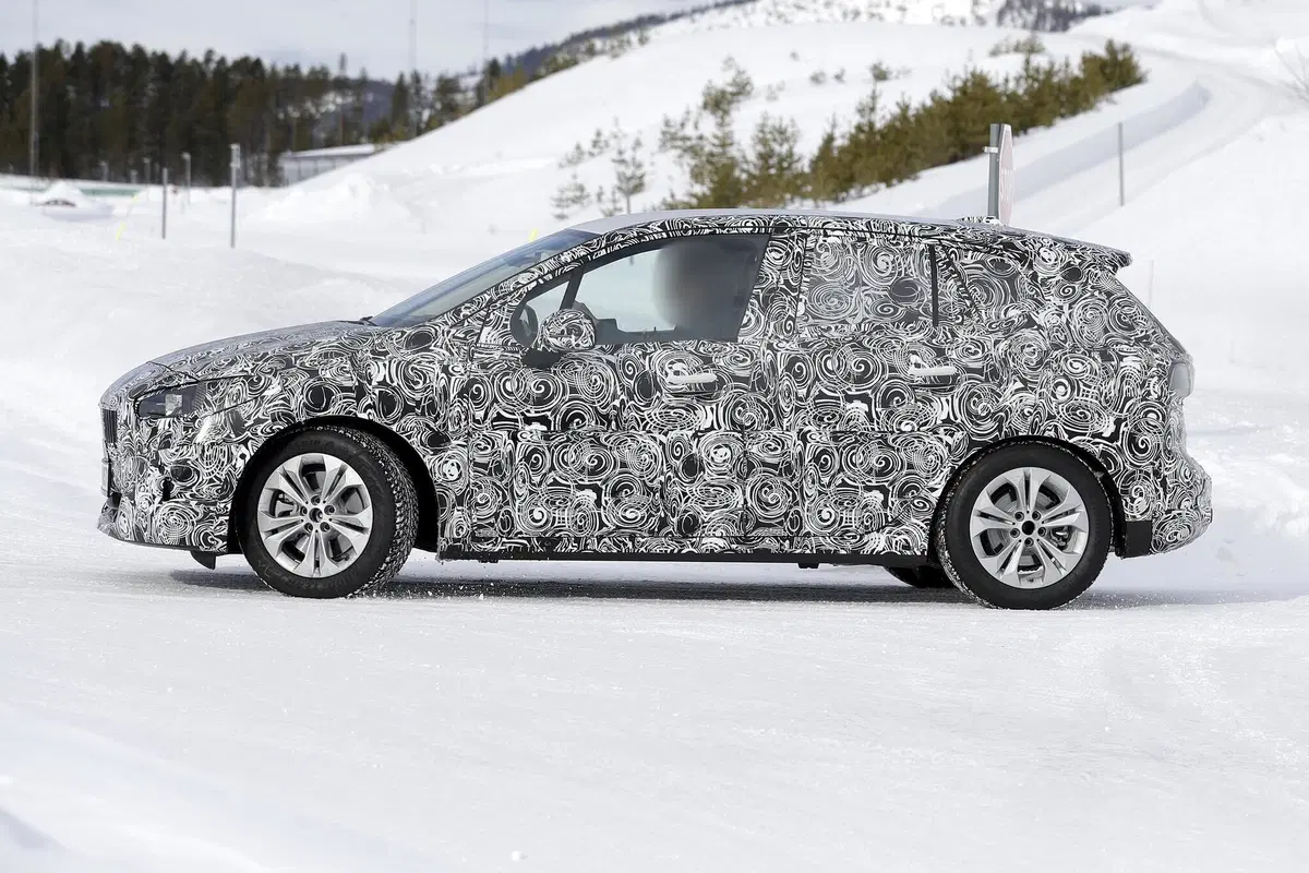 BMW Serie 2 Active Tourer: verso la nuova generazione [Foto spia] (5)