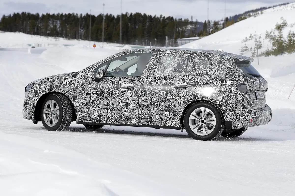 BMW Serie 2 Active Tourer: verso la nuova generazione [Foto spia] (6)