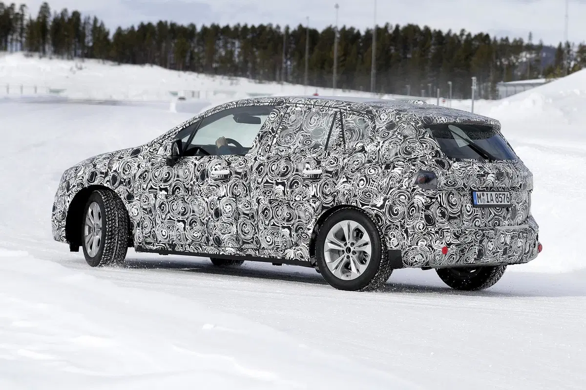 BMW Serie 2 Active Tourer: verso la nuova generazione [Foto spia] (7)