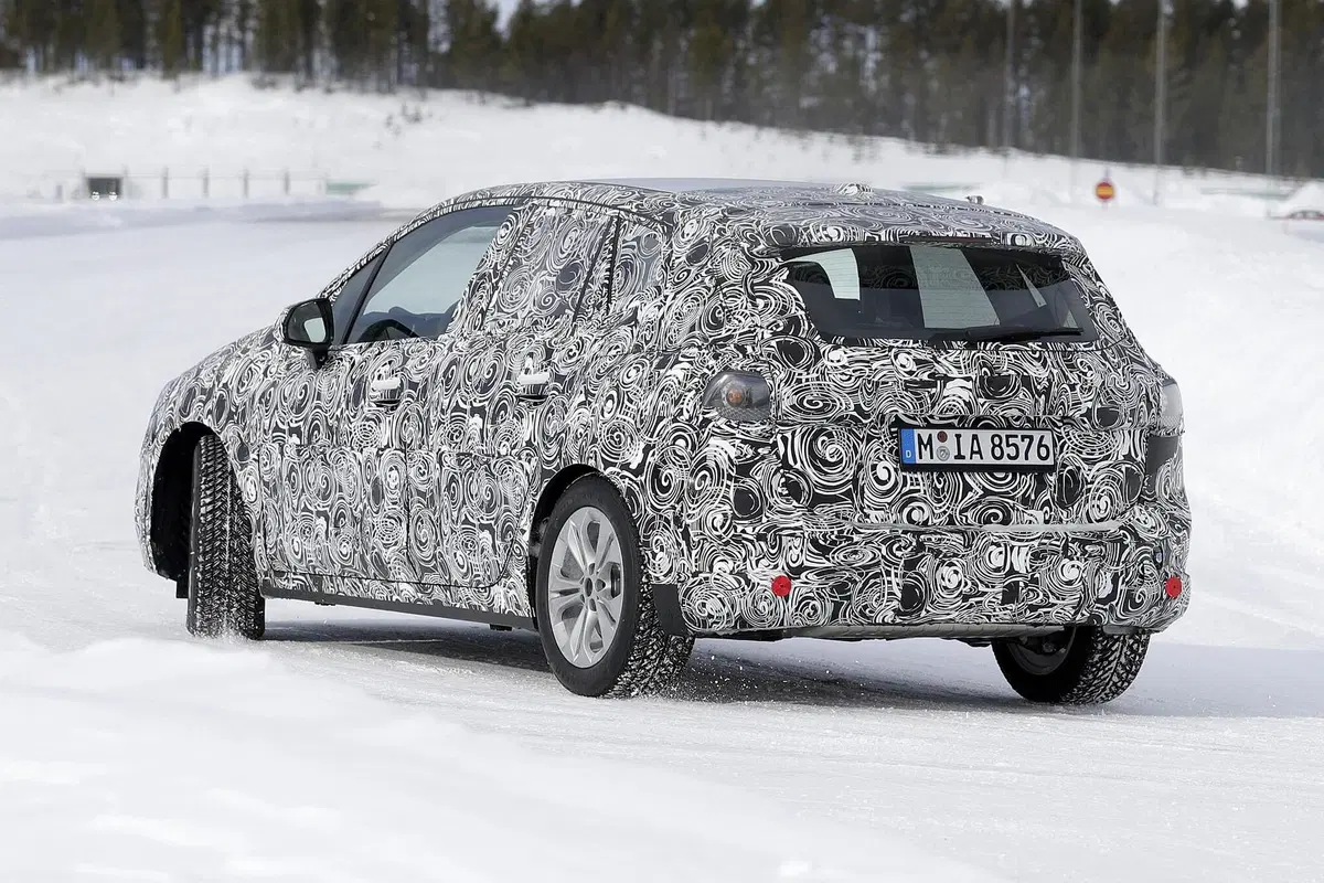 BMW Serie 2 Active Tourer: verso la nuova generazione [Foto spia] (9)