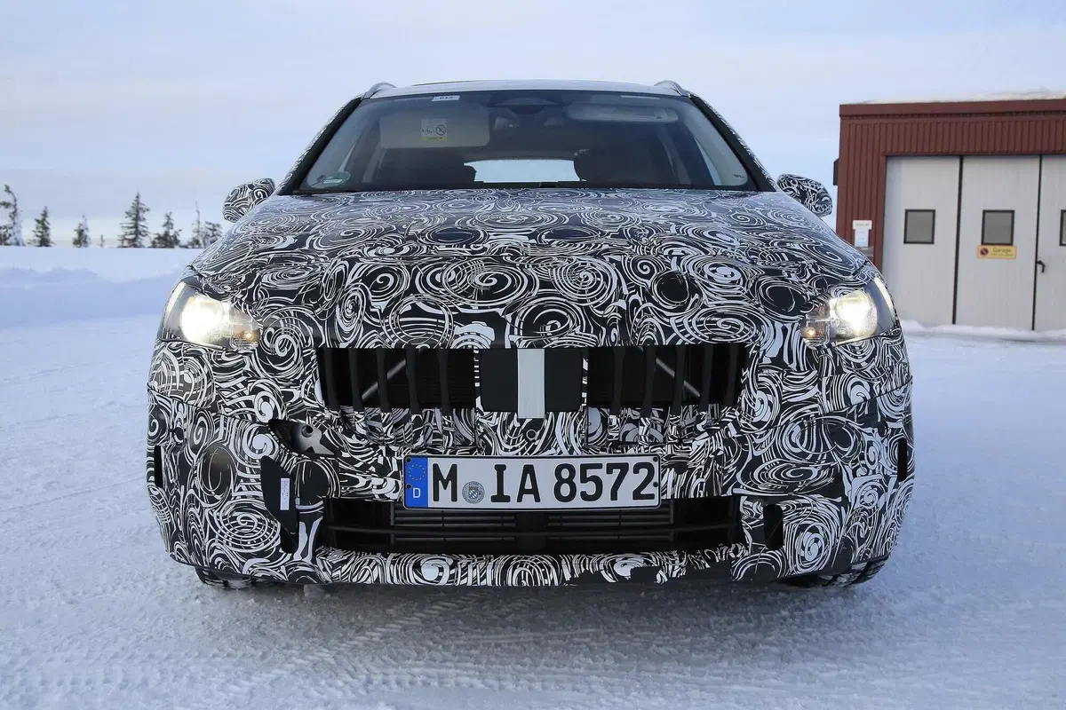 BMW Serie 2 Active Tourer: verso la nuova generazione [Foto spia] (14)