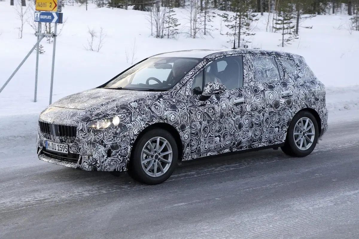 BMW Serie 2 Active Tourer: verso la nuova generazione [Foto spia] (22)