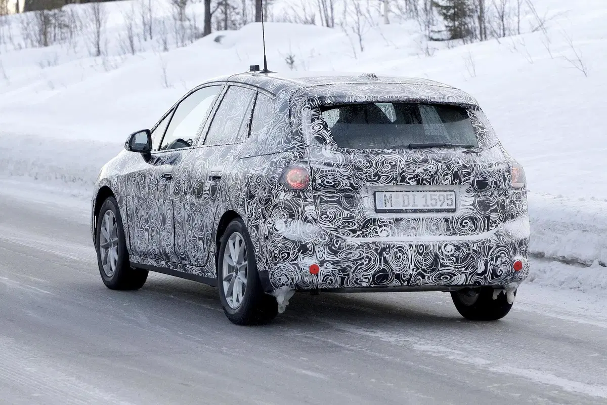 BMW Serie 2 Active Tourer: verso la nuova generazione [Foto spia] (24)