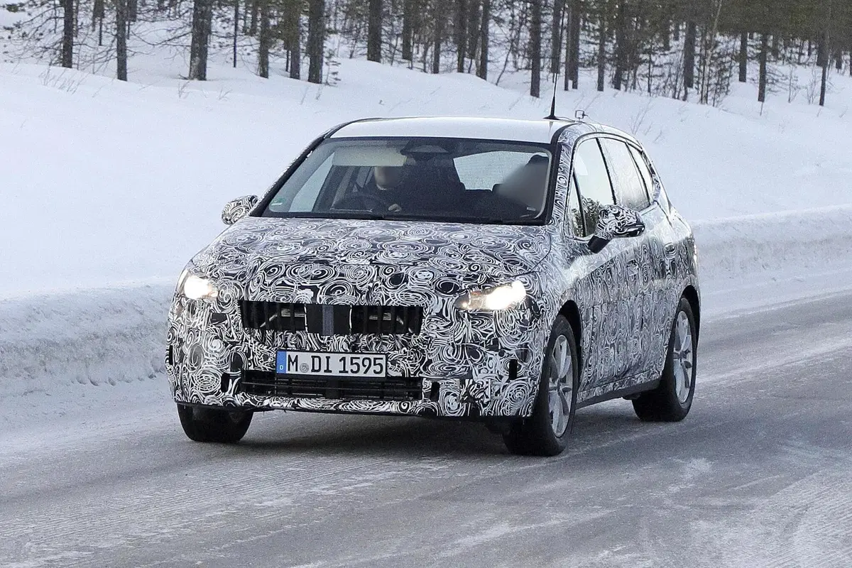 BMW Serie 2 Active Tourer: verso la nuova generazione [Foto spia] (19)
