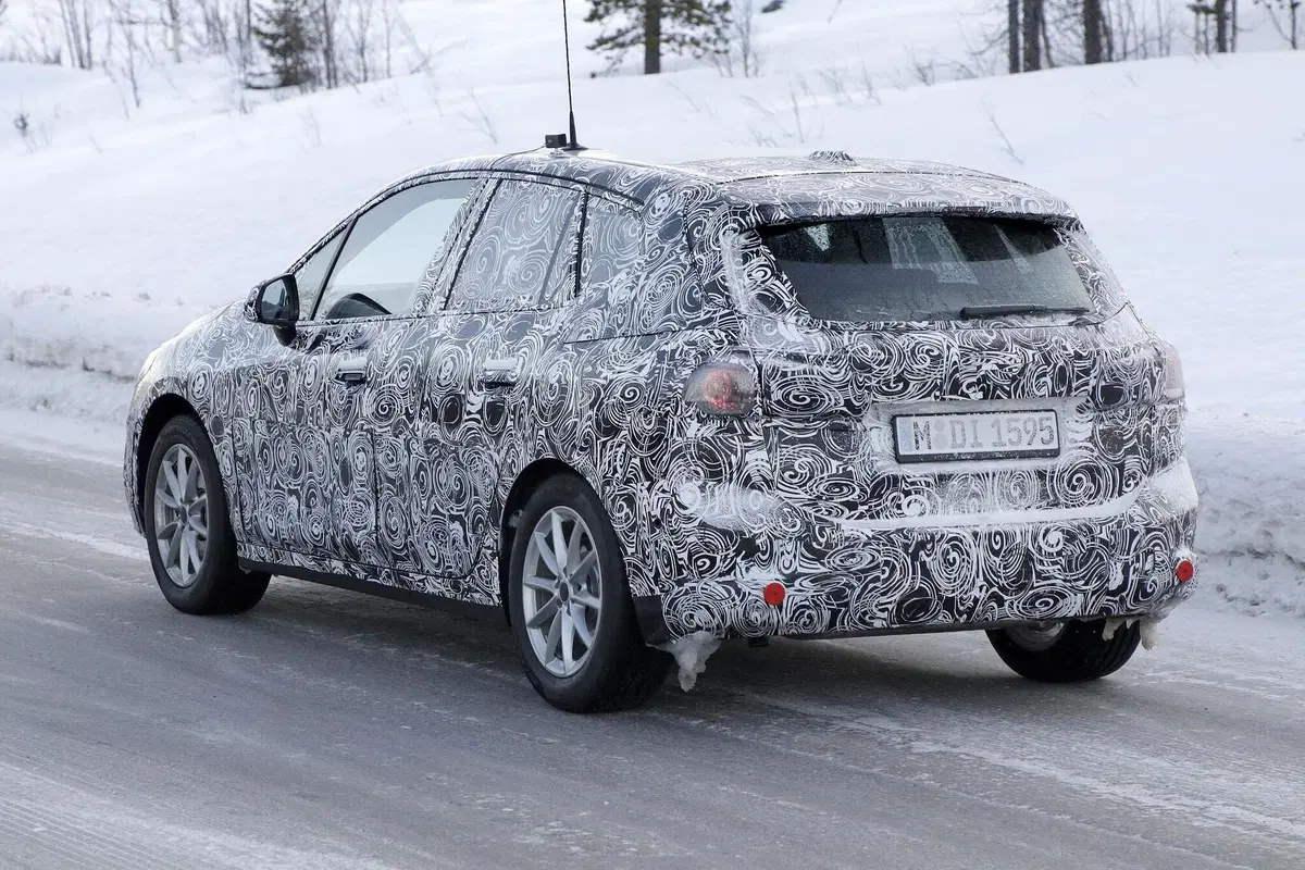 BMW Serie 2 Active Tourer: verso la nuova generazione [Foto spia] (25)