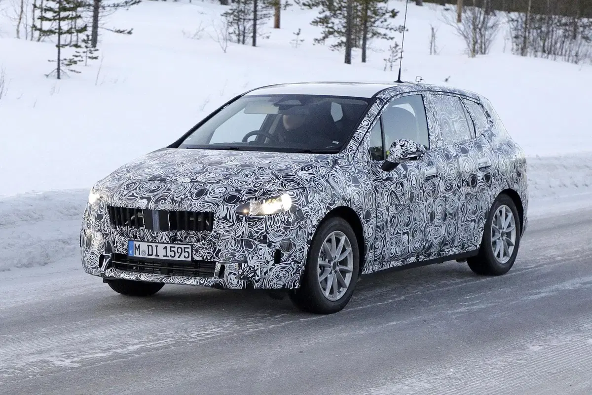 BMW Serie 2 Active Tourer: verso la nuova generazione [Foto spia] (21)