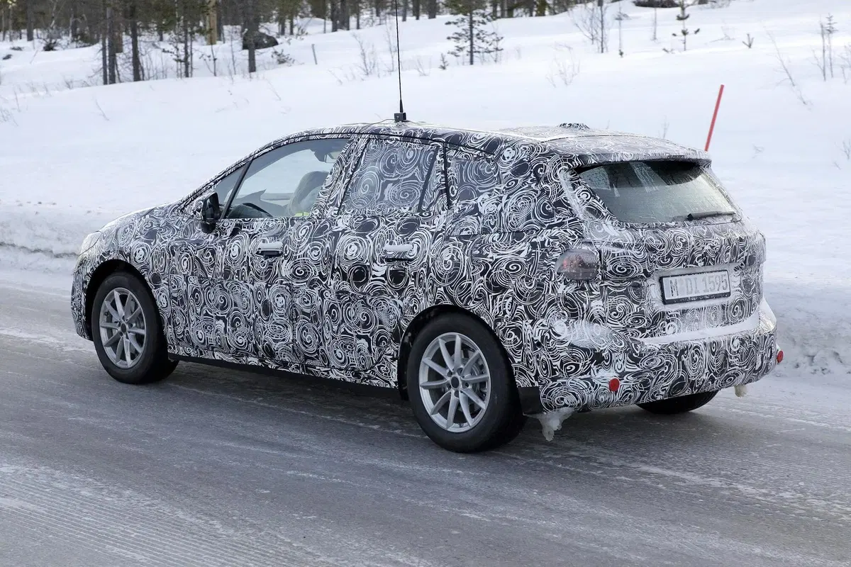BMW Serie 2 Active Tourer: verso la nuova generazione [Foto spia] (27)