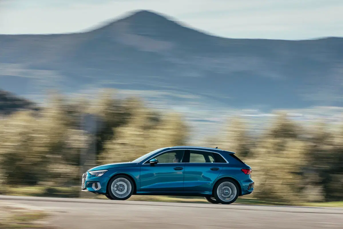 Nuova Audi A3: mild hybrid da 32.300 euro (in Germania) (3)