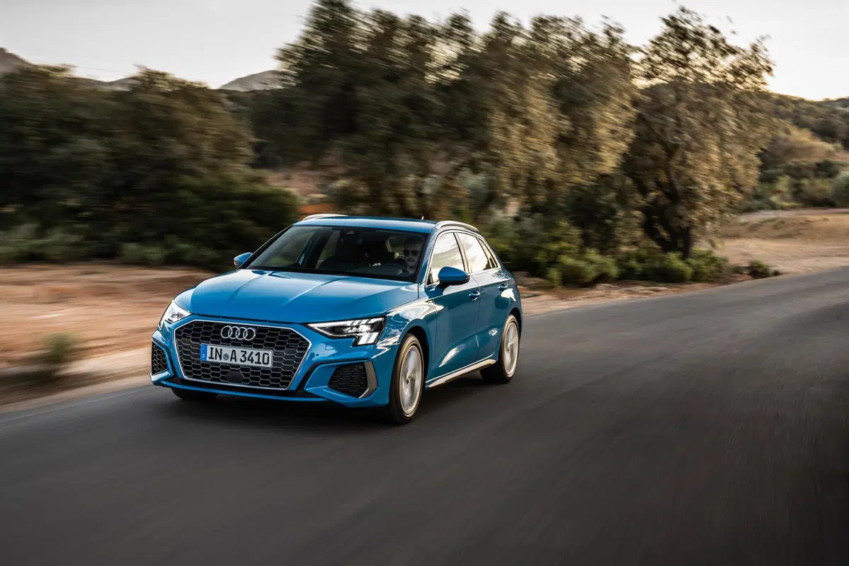 Nuova Audi A3: mild hybrid da 32.300 euro (in Germania) (7)