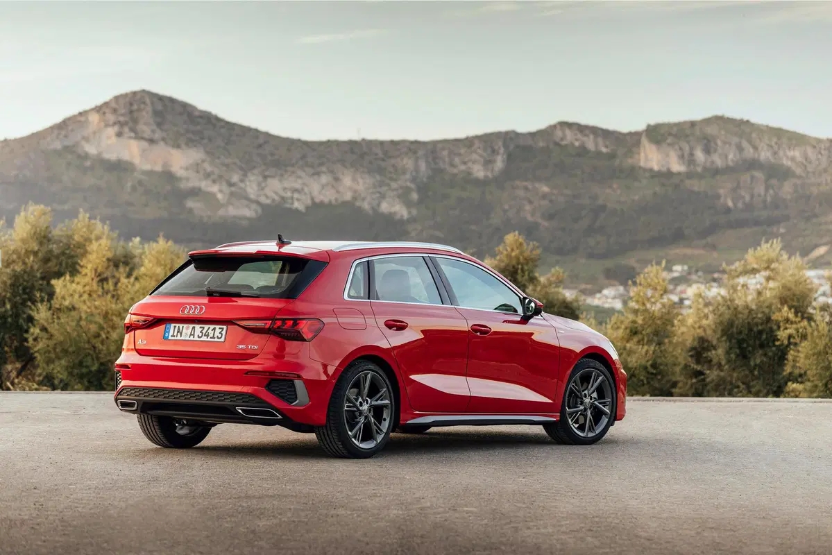 Nuova Audi A3: mild hybrid da 32.300 euro (in Germania) (5)