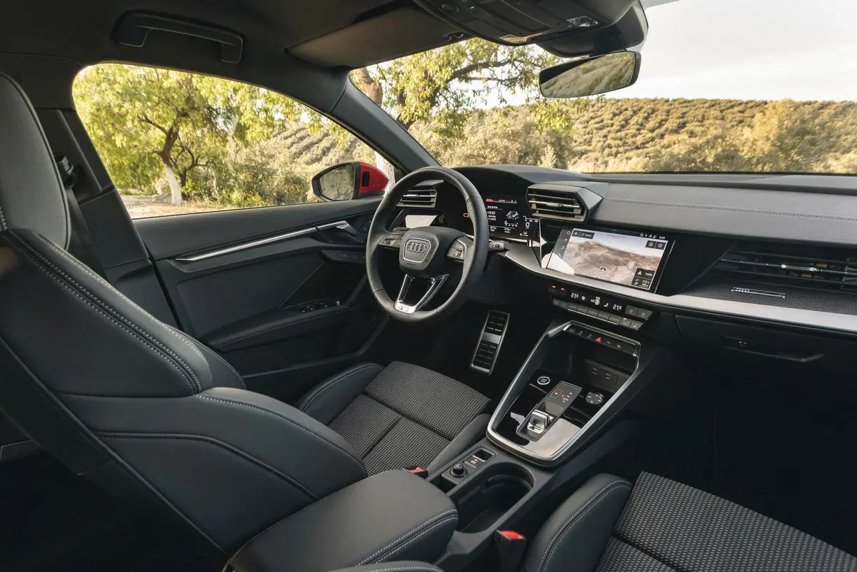 Nuova Audi A3: mild hybrid da 32.300 euro (in Germania) (6)