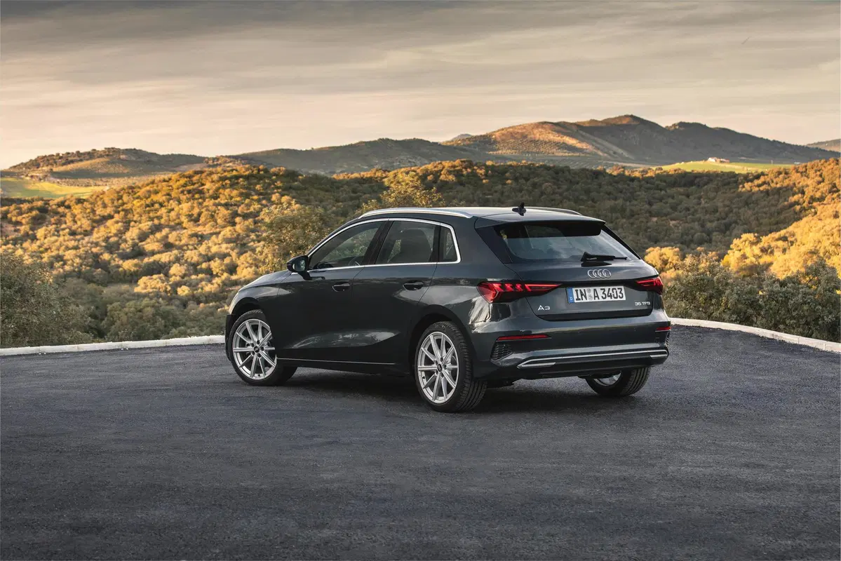 Nuova Audi A3: mild hybrid da 32.300 euro (in Germania) (8)