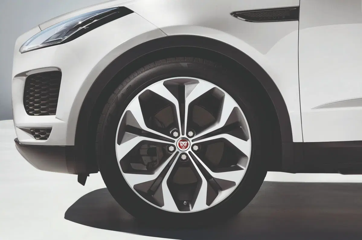 Jaguar E-Pace 2.0D 180 CV AWD R-Dynamic S (24)