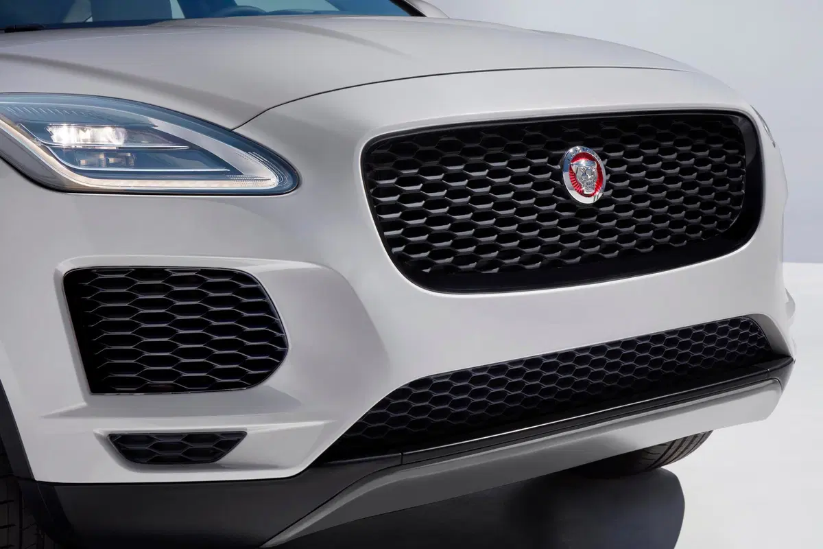 Jaguar E-Pace 2.0D 180 CV AWD R-Dynamic S (25)