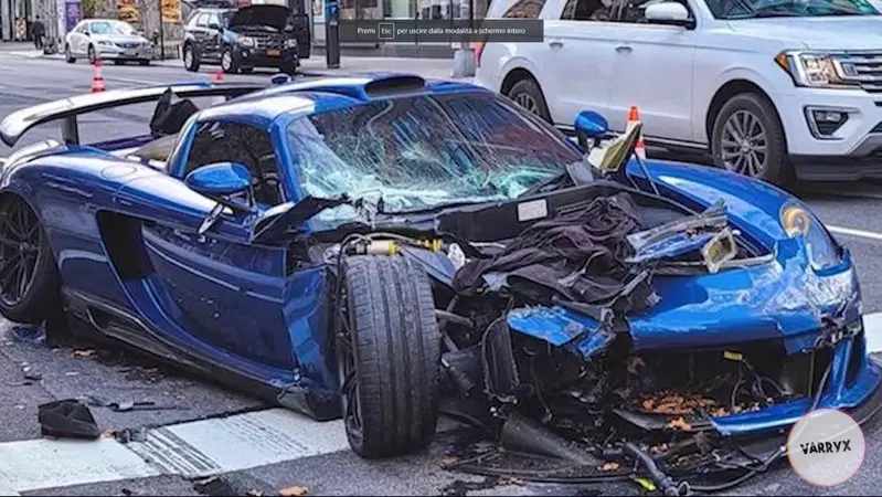 Schianta una Gemballa Mirage GT da 750.000&euro; e scappa con l'auto distrutta [VIDEO]