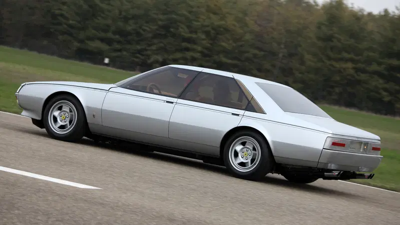 Ferrari Pinin, l'unica 4 porte del Cavallino compie 40 anni