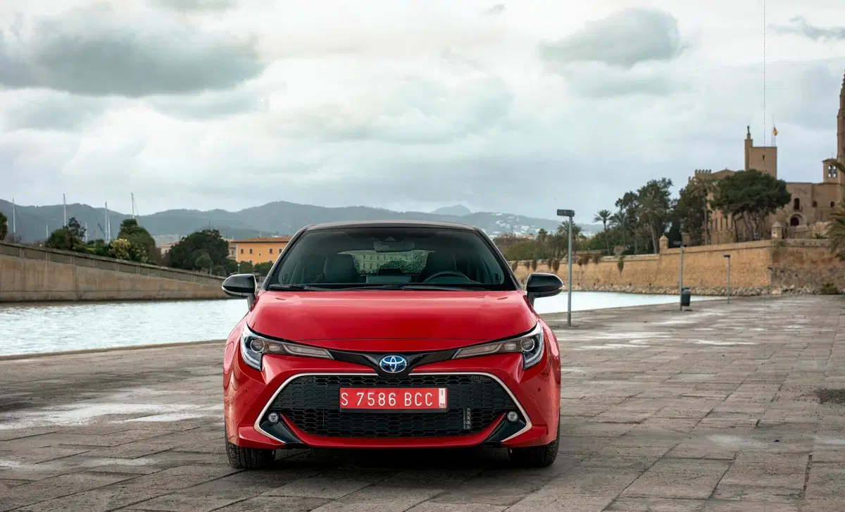 Toyota Corolla 2.0 Hybrid Lounge (3)
