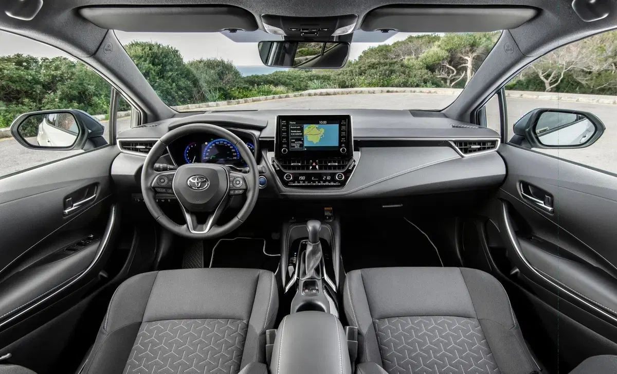 Toyota Corolla 2.0 Hybrid Lounge (11)