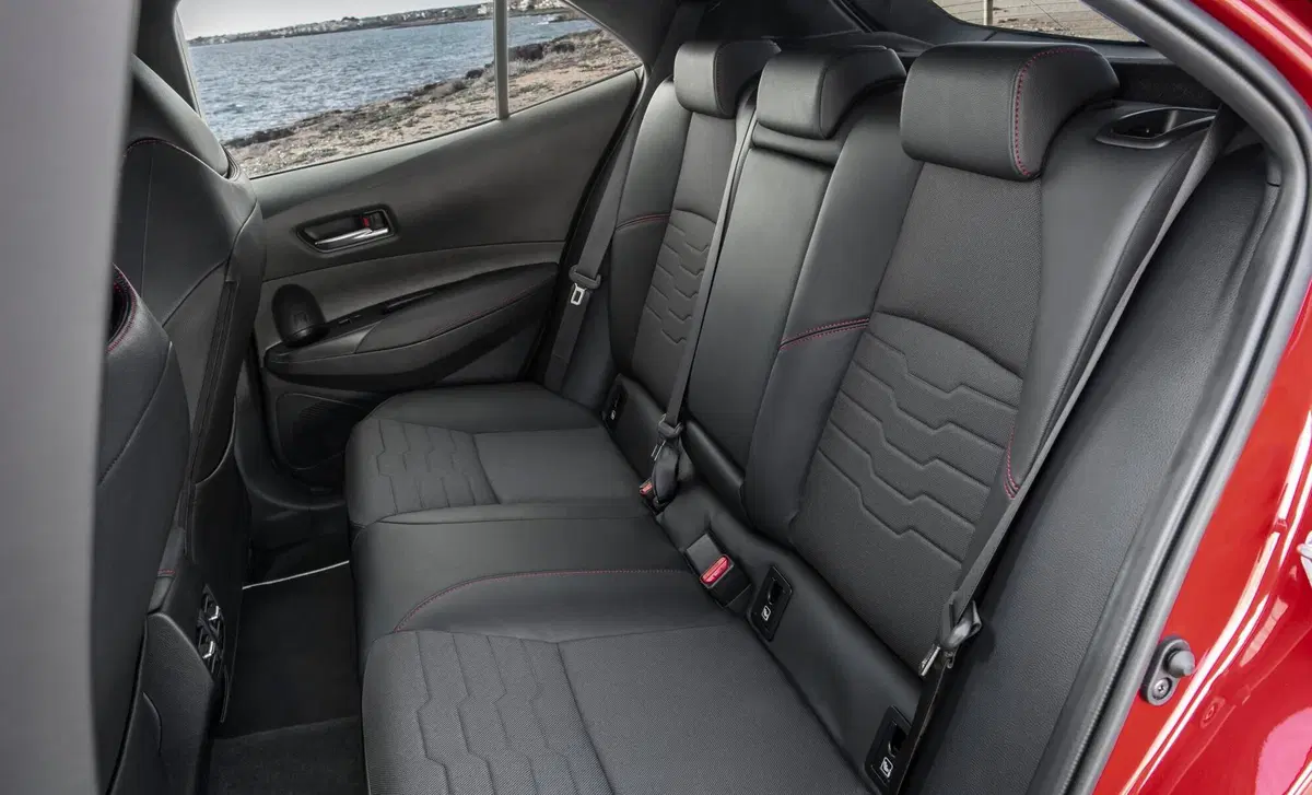 Toyota Corolla 2.0 Hybrid Lounge (13)