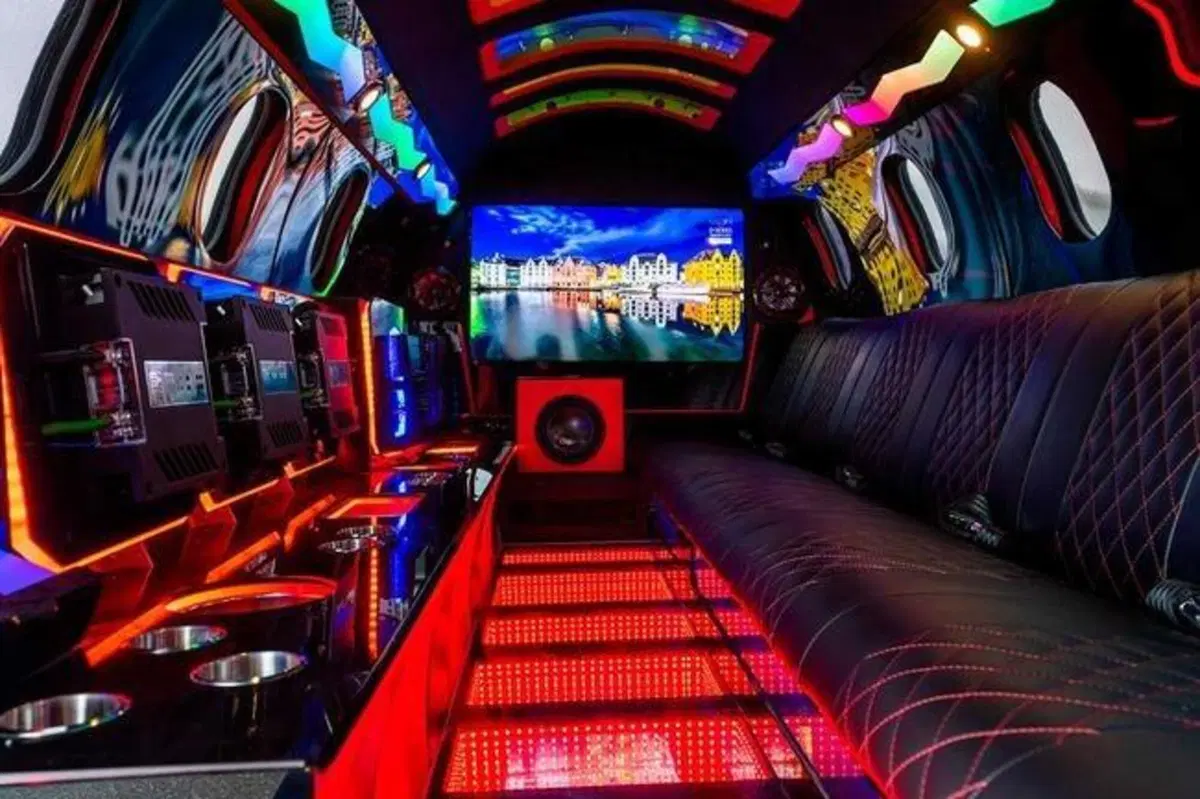 LimoJet | Quando una limousine non basta... (9)