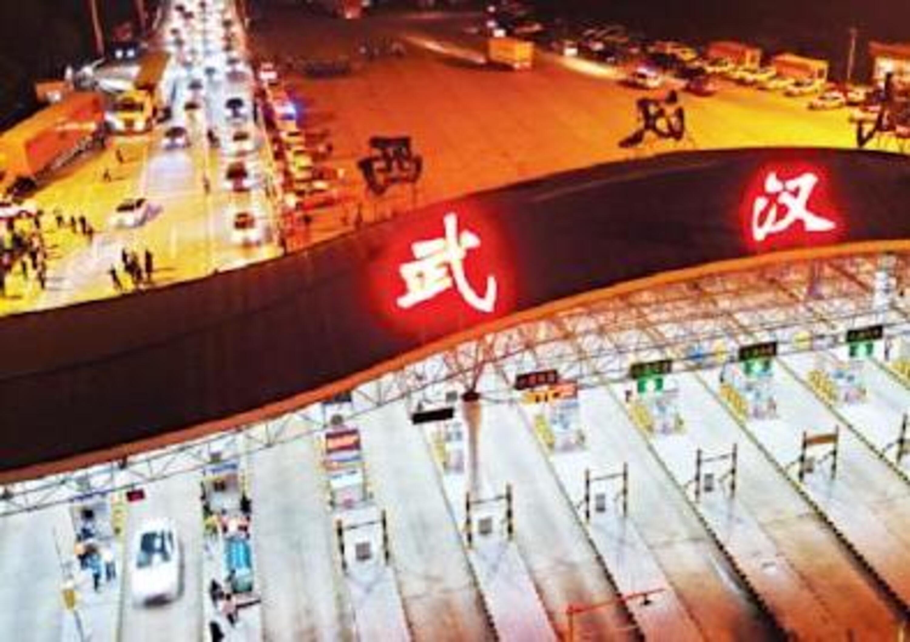 Wuhan, dopo 76 giorni termina la quarantena. Riprendono le esportazioni di auto