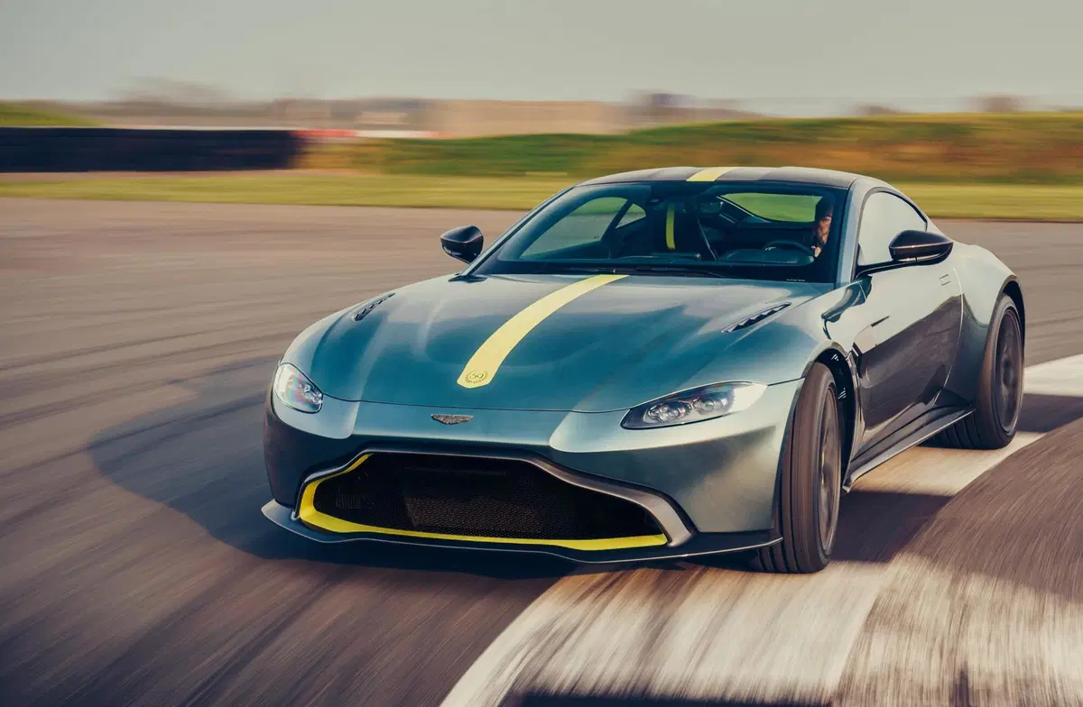 La prima Aston Martin Vantage AMR Manuale consegnata negli Stati Uniti