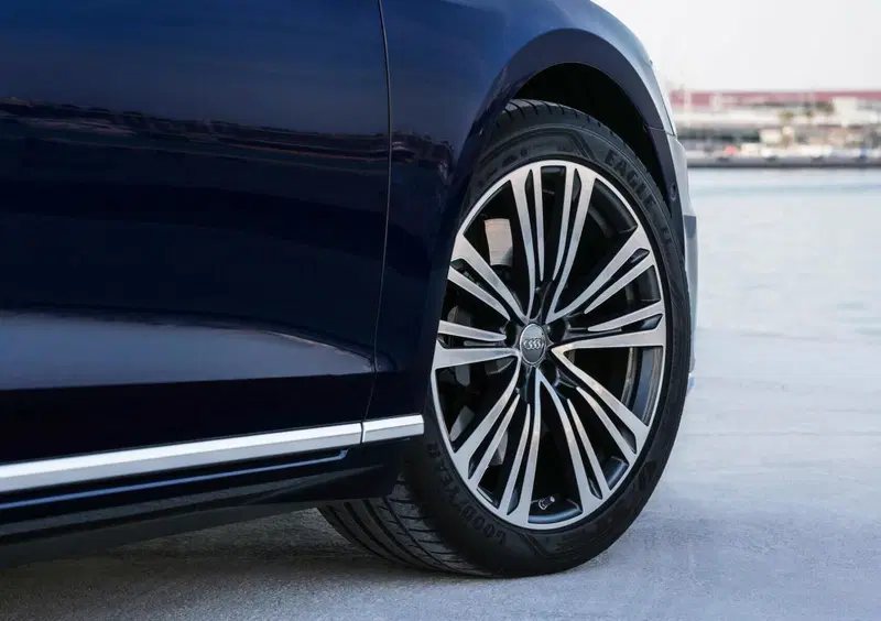 Audi A8 (2017-->>) (50)