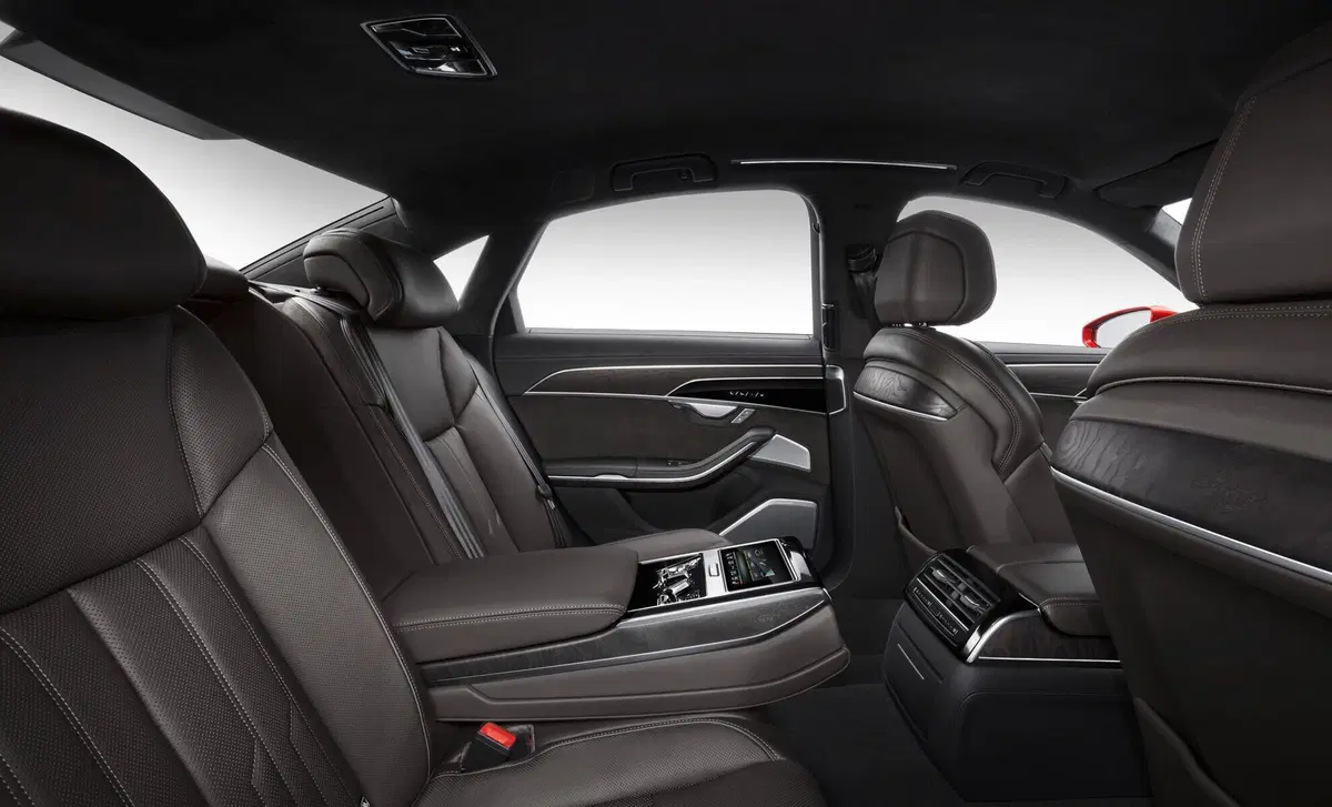 Audi A8 (2017-->>) (41)