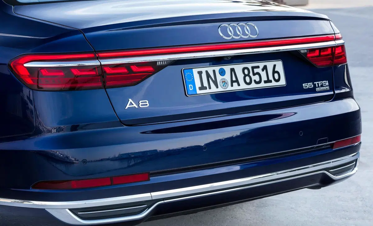 Audi A8 (2017-->>) (53)
