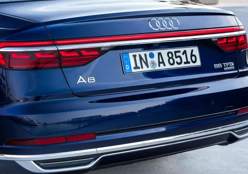Audi A8 (2017-->>) (53)