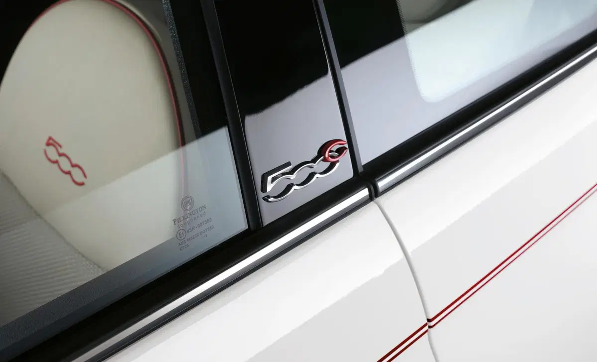 Fiat 500 Cabrio 1.0 Hybrid Club (17)