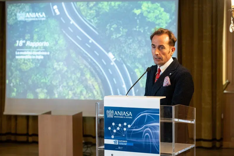 Massimiliano Archiapatti, presidente dell'Aniasa, interpella direttamente l'esecutivo per superare la crisi per coronavirus