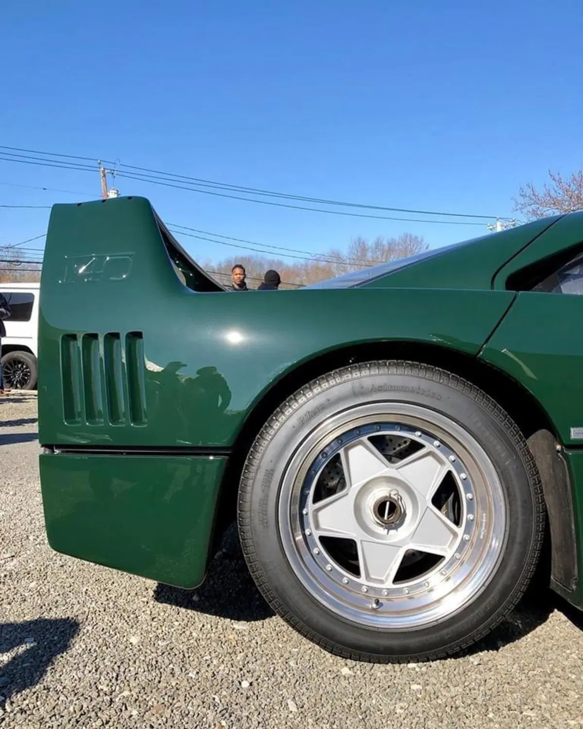 Non è eco, non è green e nemmeno british, ma che bel verde di un'auto: Ferrari F40 special [Foto gallery] (5)