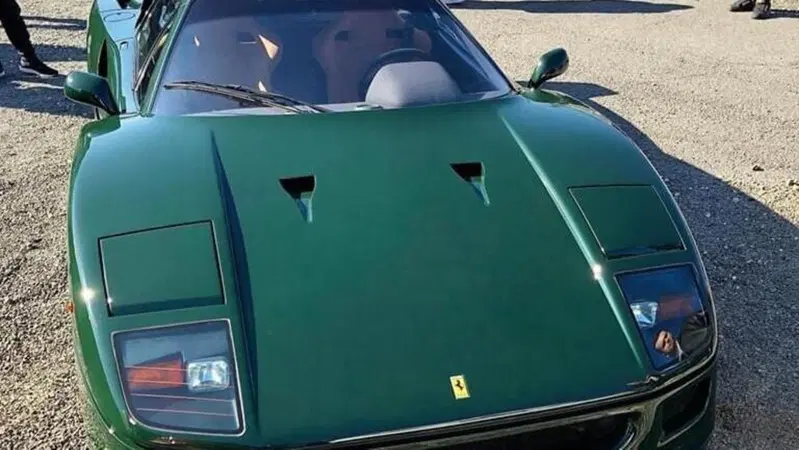 Non &egrave; eco, non &egrave; green e nemmeno british, ma che bel verde di un'auto: Ferrari F40 special [Foto gallery]