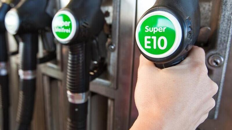 UK: addio benzina E5, arriva la E10, auto circolanti a rischio?