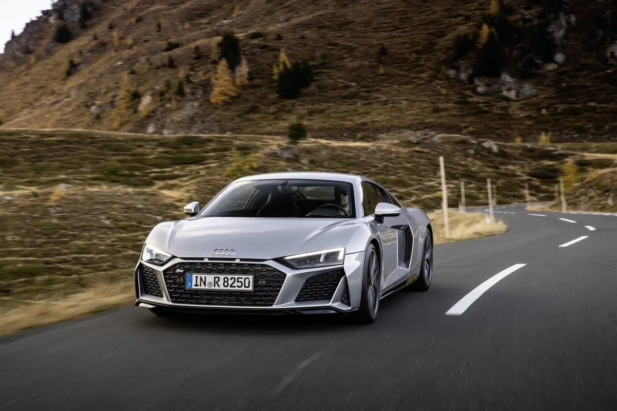 Audi R8 RWD restyling: prezzi da 154.750 euro (2)