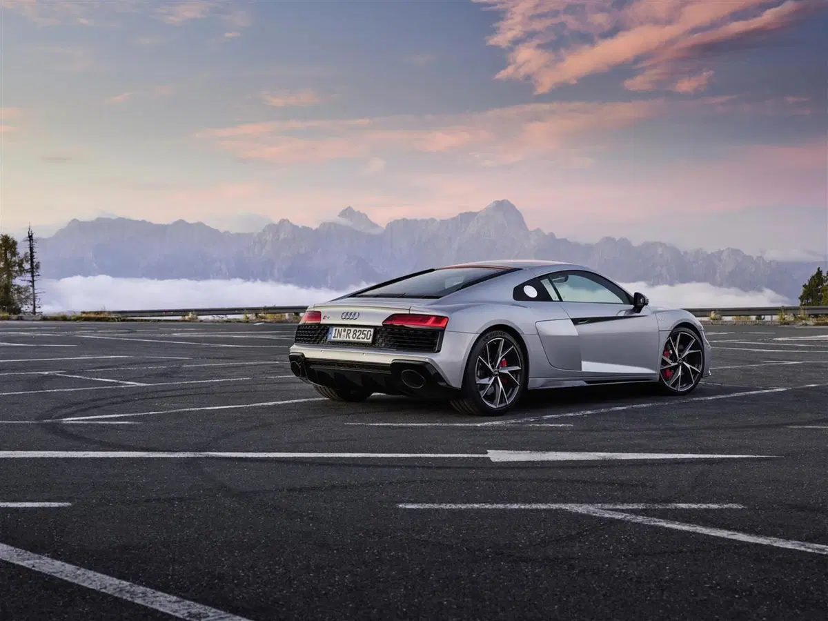 Audi R8 RWD restyling: prezzi da 154.750 euro (10)