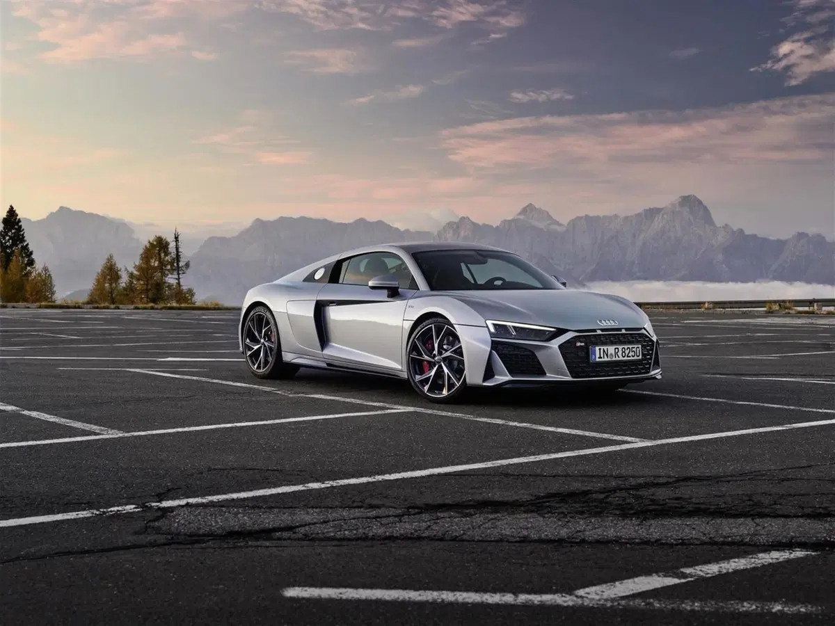 Audi R8 RWD restyling: prezzi da 154.750 euro (9)