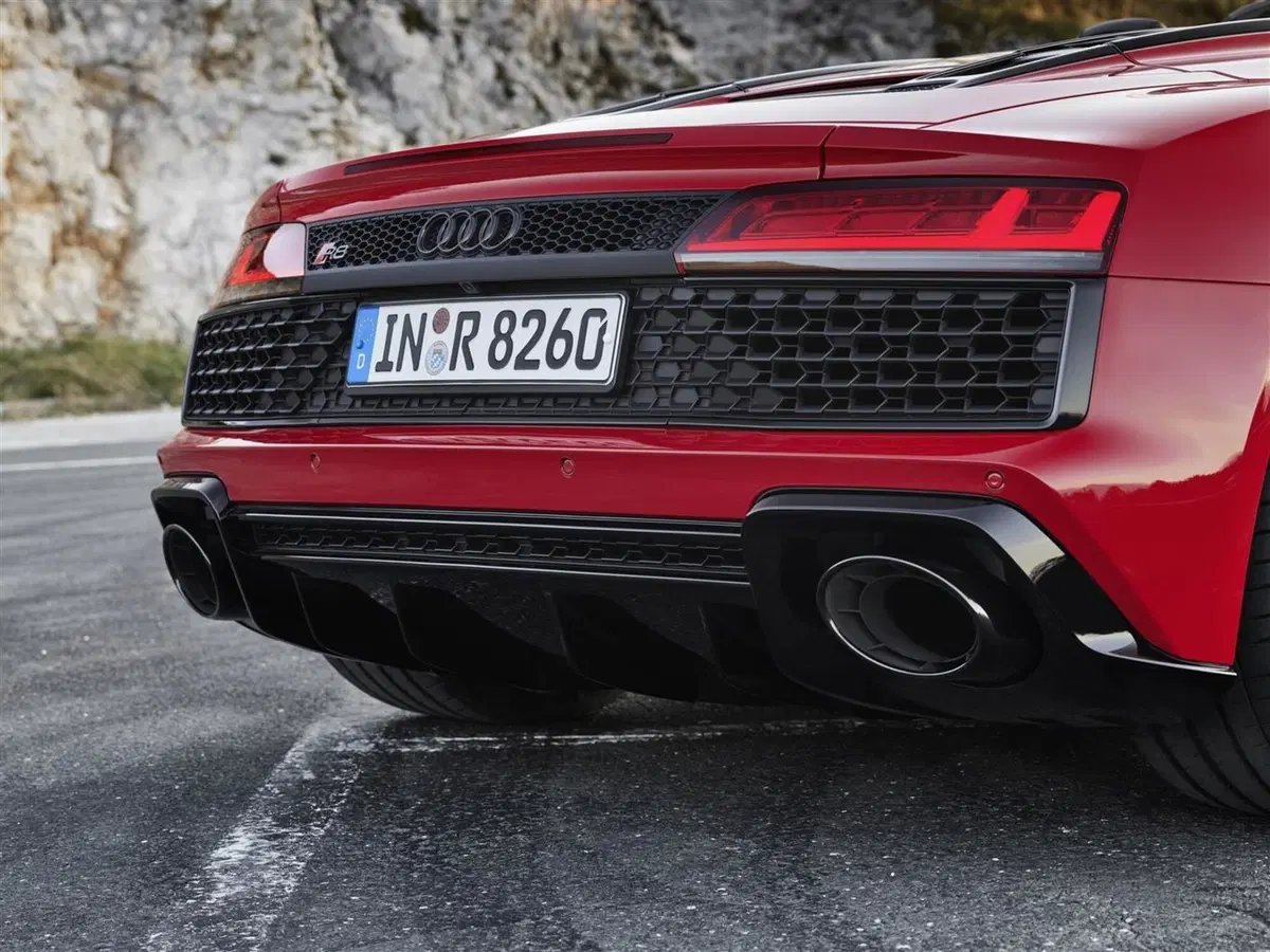 Audi R8 RWD restyling: prezzi da 154.750 euro (6)