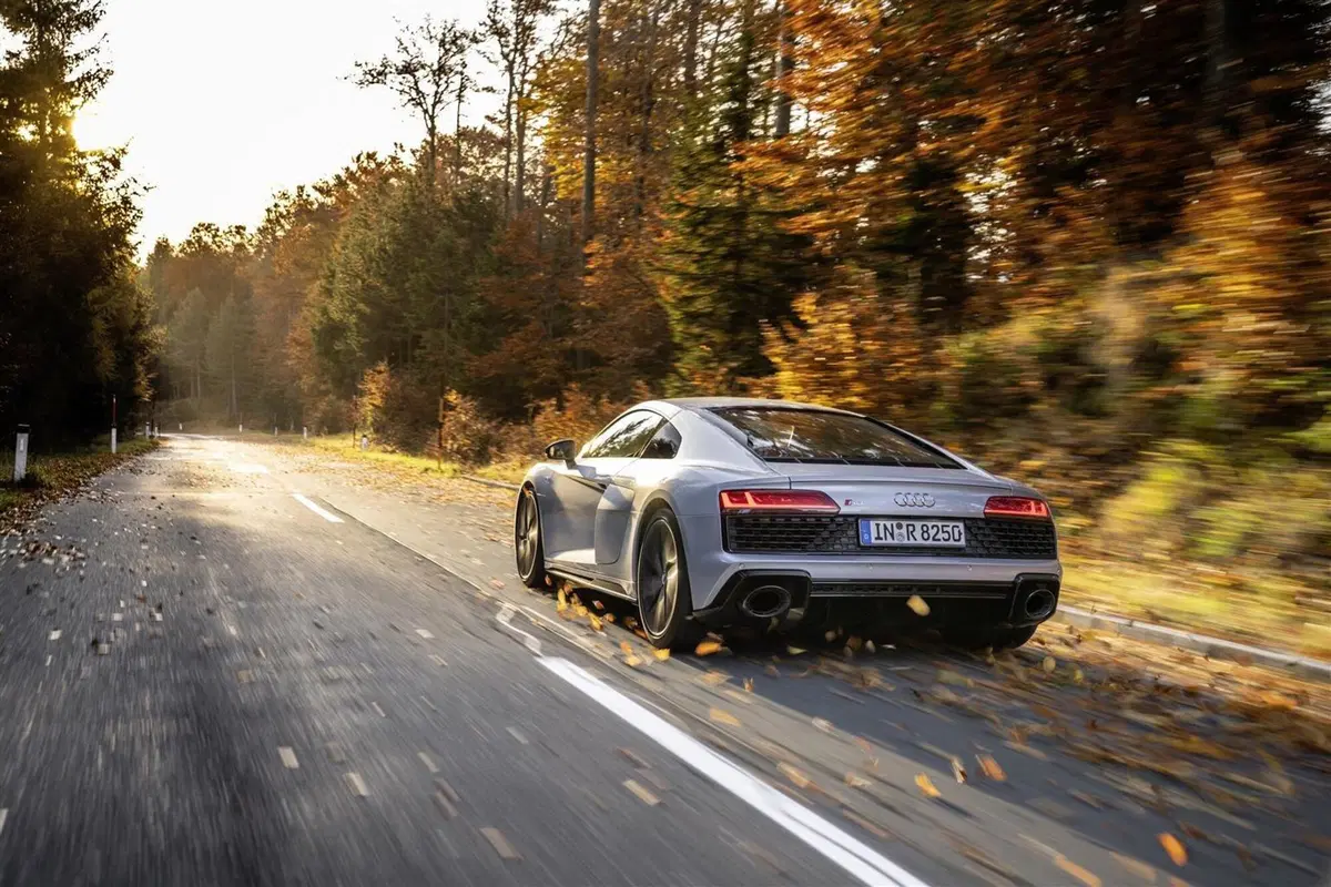 Audi R8 RWD restyling: prezzi da 154.750 euro (3)